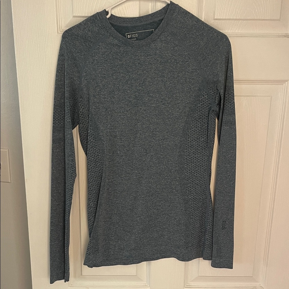 FIGS women’s salta light blue long sleeve tee